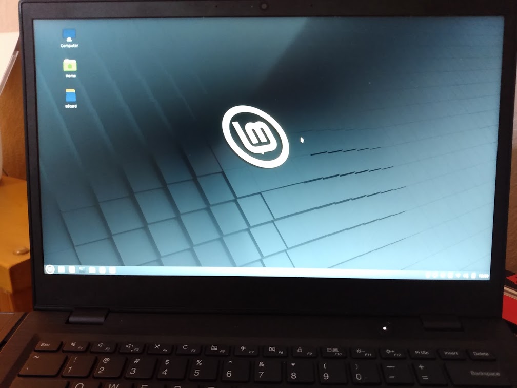 Linux Mint 20 on the Lenovo 14W
