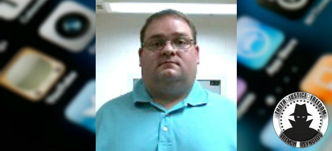 Teacher caught Kik kreeping on student was 'maintaining her trust'